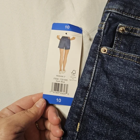 Calvin Klein Size 10 Shorts NWT - Picture 2 of 8